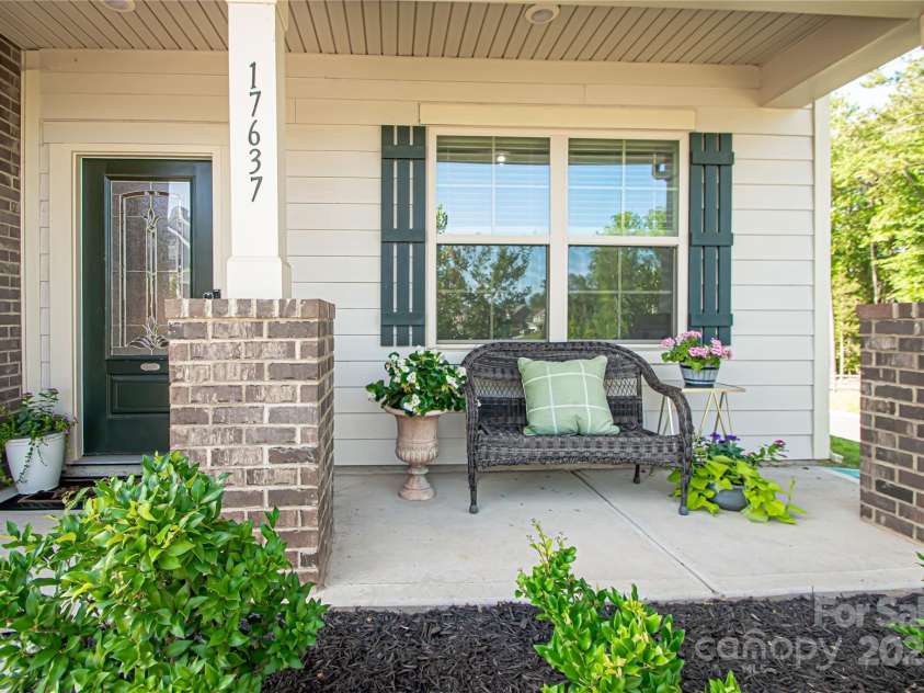 17637 Snug Harbor Road, Charlotte, NC 28278.  MLS# CAR4283392, YatesRealty ID 30990. Enjoy your morning coffee or tea in this beautiful shades front porch with manicured landscaping.