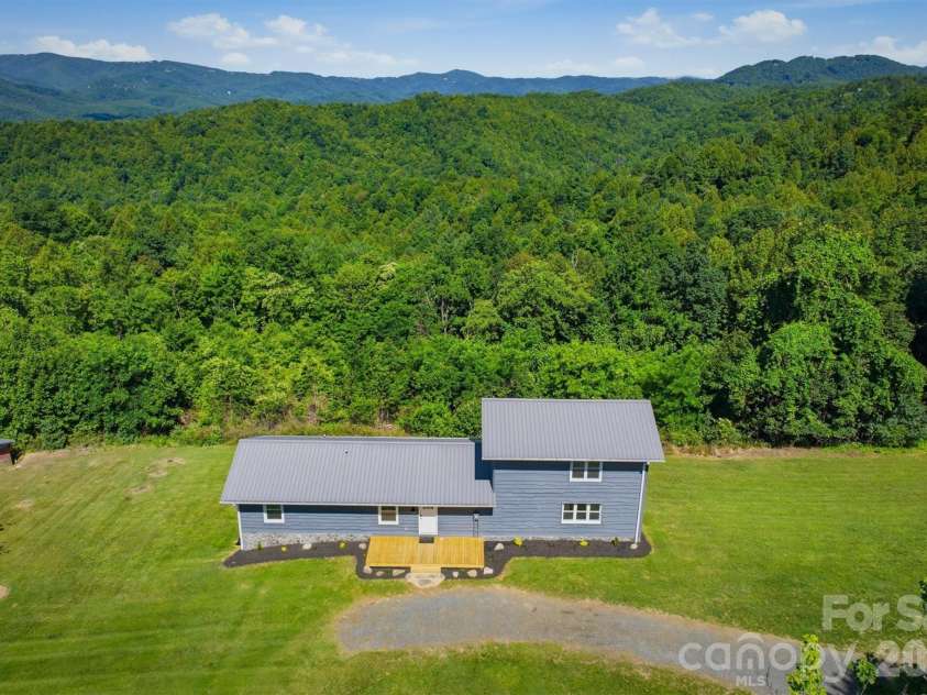 822 Windy Mountain Road, Deep Gap, NC 28618.  MLS# CAR4373074, YatesRealty ID 30990. 