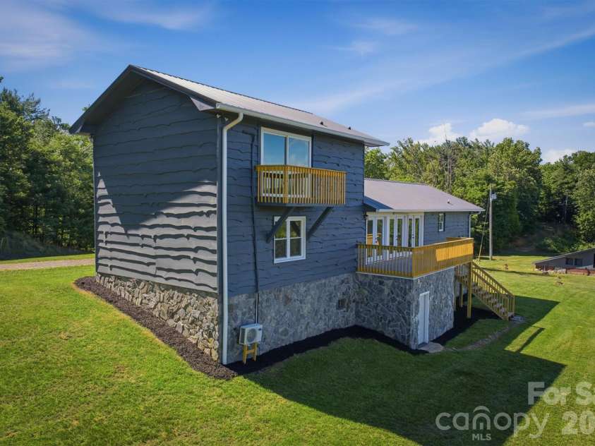 822 Windy Mountain Road, Deep Gap, NC 28618.  MLS# CAR4373074, YatesRealty ID 30990. 