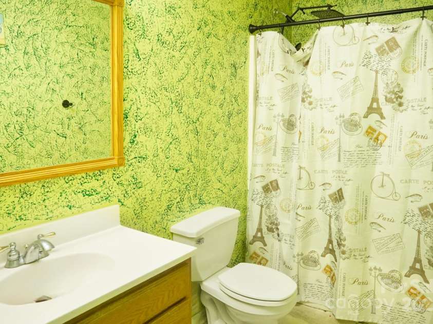 4118 NC 182 Highway, Crouse, NC 28033.  MLS# CAR4284836, YatesRealty ID 30991. Common bathroom
