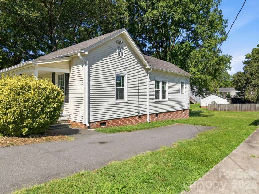 306 York Avenue, Kannapolis, NC 28083.  MLS# CAR4393468, YatesRealty ID 30992. 