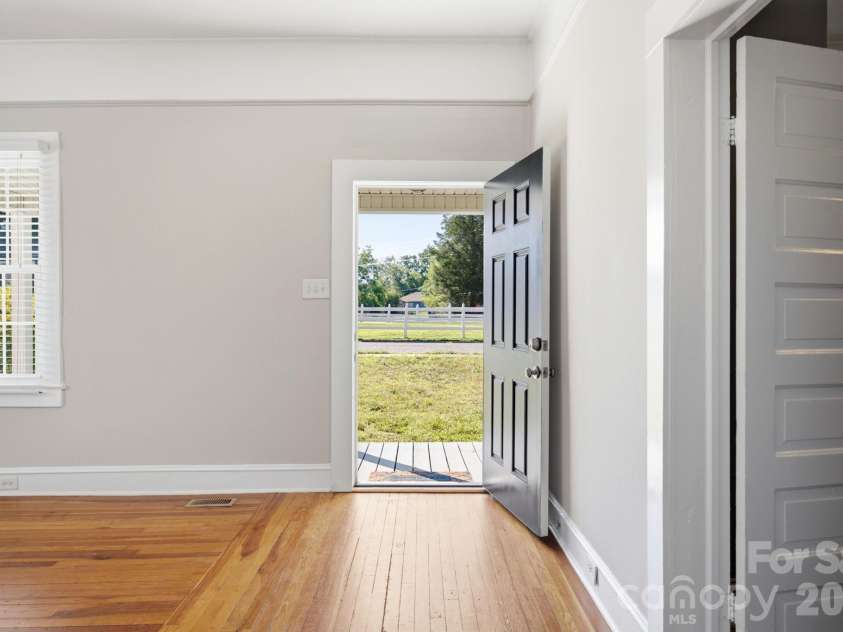 306 York Avenue, Kannapolis, NC 28083.  MLS# CAR4393468, YatesRealty ID 30992. 