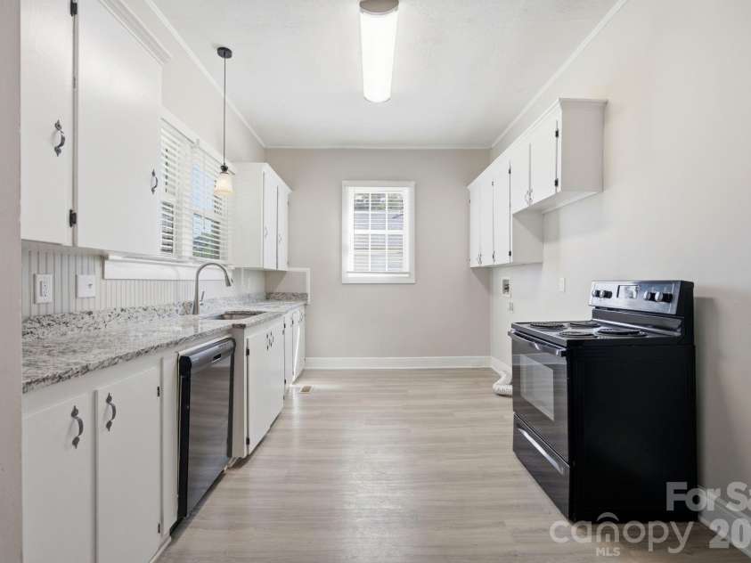 306 York Avenue, Kannapolis, NC 28083.  MLS# CAR4393468, YatesRealty ID 30992. 