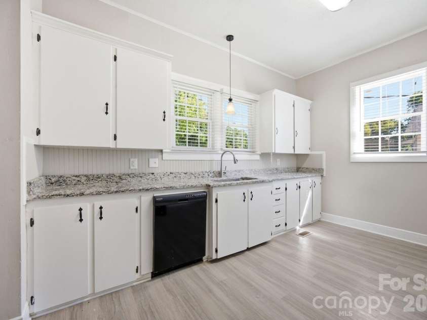 306 York Avenue, Kannapolis, NC 28083.  MLS# CAR4393468, YatesRealty ID 30992. 