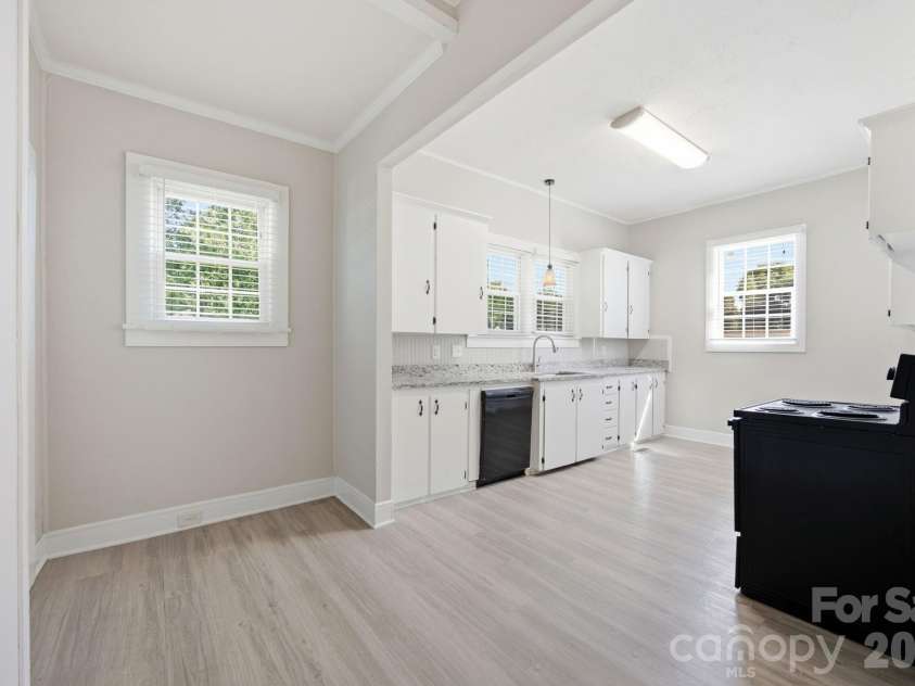 306 York Avenue, Kannapolis, NC 28083.  MLS# CAR4393468, YatesRealty ID 30992. 