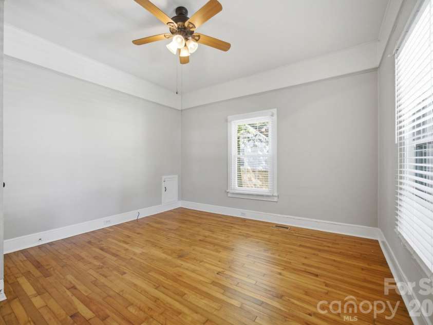 306 York Avenue, Kannapolis, NC 28083.  MLS# CAR4393468, YatesRealty ID 30992. 