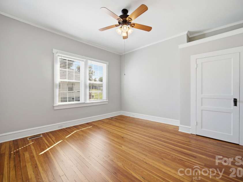 306 York Avenue, Kannapolis, NC 28083.  MLS# CAR4393468, YatesRealty ID 30992. 