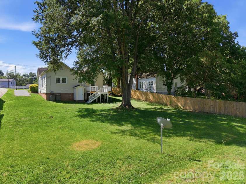 306 York Avenue, Kannapolis, NC 28083.  MLS# CAR4393468, YatesRealty ID 30992. 