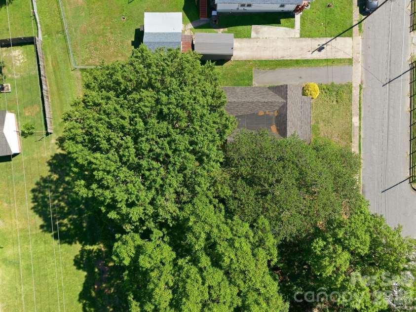 306 York Avenue, Kannapolis, NC 28083.  MLS# CAR4393468, YatesRealty ID 30992. 