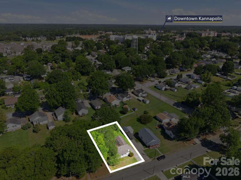 306 York Avenue, Kannapolis, NC 28083.  MLS# CAR4393468, YatesRealty ID 30992. 