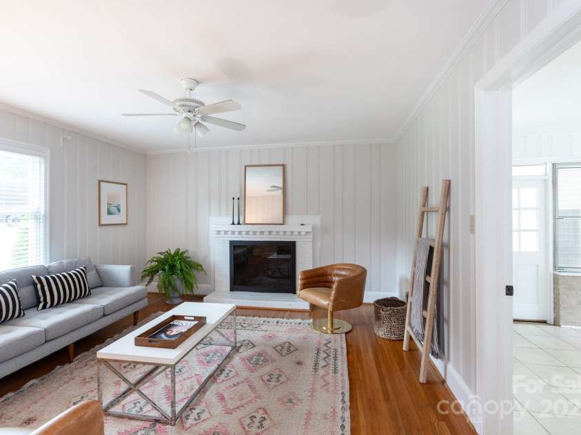 4643 Addison Drive, Charlotte, NC 28211.  MLS# CAR4287525, YatesRealty ID 30992. 