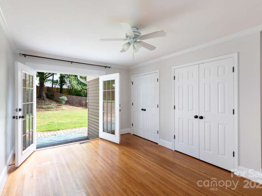 4643 Addison Drive, Charlotte, NC 28211.  MLS# CAR4287525, YatesRealty ID 30992. 