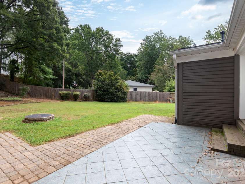4643 Addison Drive, Charlotte, NC 28211.  MLS# CAR4287525, YatesRealty ID 30992. 
