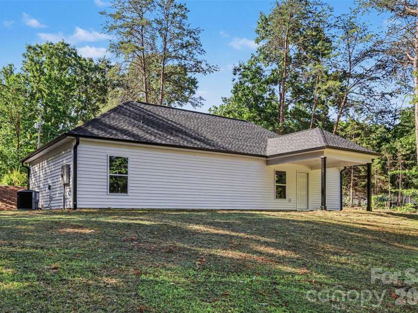 160 Parris Road, Blacksburg, SC 29702.  MLS# CAR4393946, YatesRealty ID 30995. 