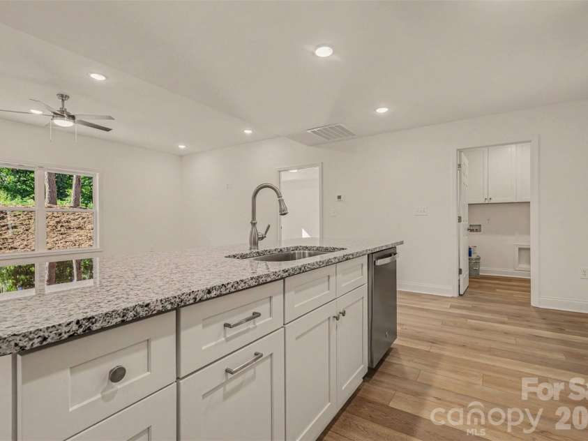 160 Parris Road, Blacksburg, SC 29702.  MLS# CAR4393946, YatesRealty ID 30995. 