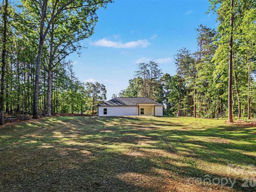 160 Parris Road, Blacksburg, SC 29702.  MLS# CAR4393946, YatesRealty ID 30995. 