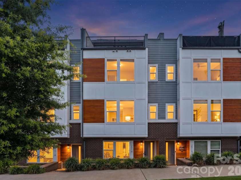 2014 Bryant Park Drive, Charlotte, NC 28208.  MLS# CAR4394219, YatesRealty ID 30996. 