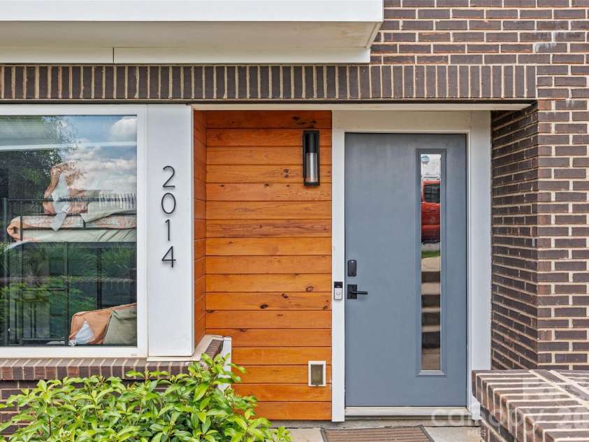 2014 Bryant Park Drive, Charlotte, NC 28208.  MLS# CAR4394219, YatesRealty ID 30996. 