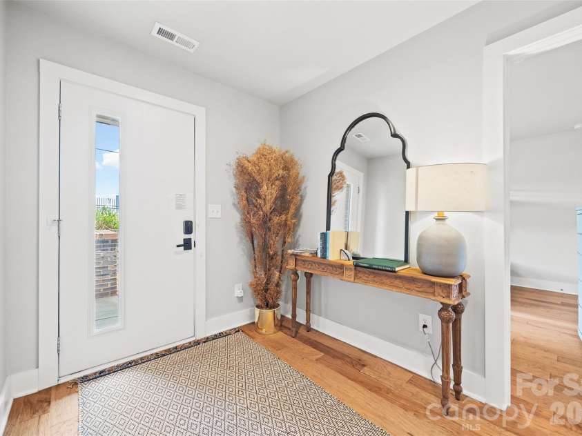 2014 Bryant Park Drive, Charlotte, NC 28208.  MLS# CAR4394219, YatesRealty ID 30996. 