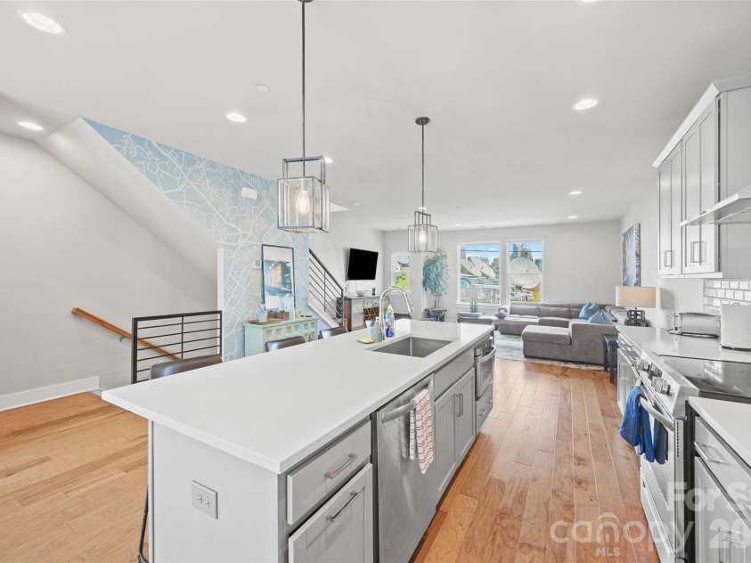 2014 Bryant Park Drive, Charlotte, NC 28208.  MLS# CAR4394219, YatesRealty ID 30996. 