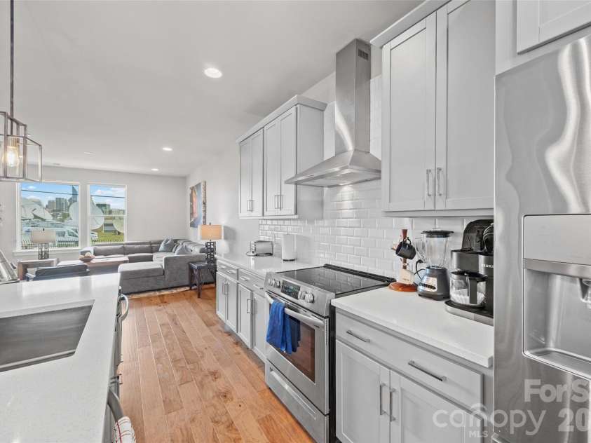 2014 Bryant Park Drive, Charlotte, NC 28208.  MLS# CAR4394219, YatesRealty ID 30996. 
