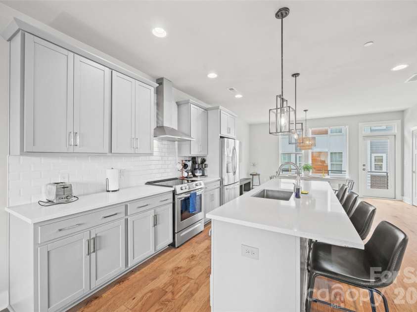 2014 Bryant Park Drive, Charlotte, NC 28208.  MLS# CAR4394219, YatesRealty ID 30996. 