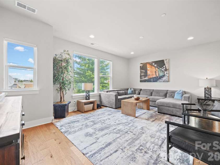 2014 Bryant Park Drive, Charlotte, NC 28208.  MLS# CAR4394219, YatesRealty ID 30996. 