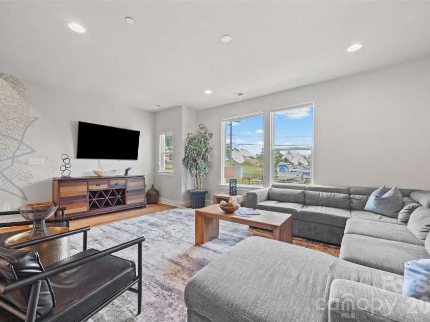 2014 Bryant Park Drive, Charlotte, NC 28208.  MLS# CAR4394219, YatesRealty ID 30996. 