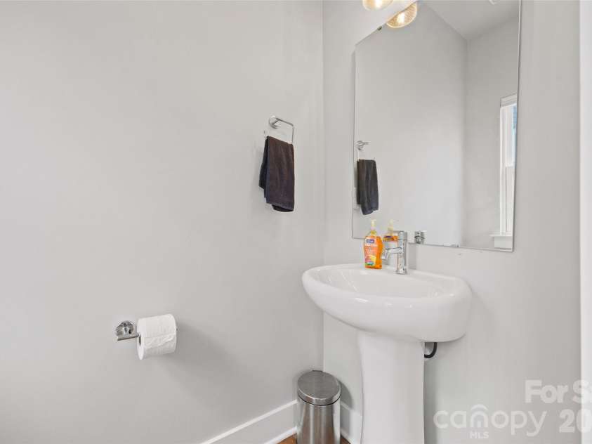 2014 Bryant Park Drive, Charlotte, NC 28208.  MLS# CAR4394219, YatesRealty ID 30996. 