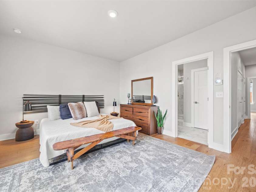 2014 Bryant Park Drive, Charlotte, NC 28208.  MLS# CAR4394219, YatesRealty ID 30996. 