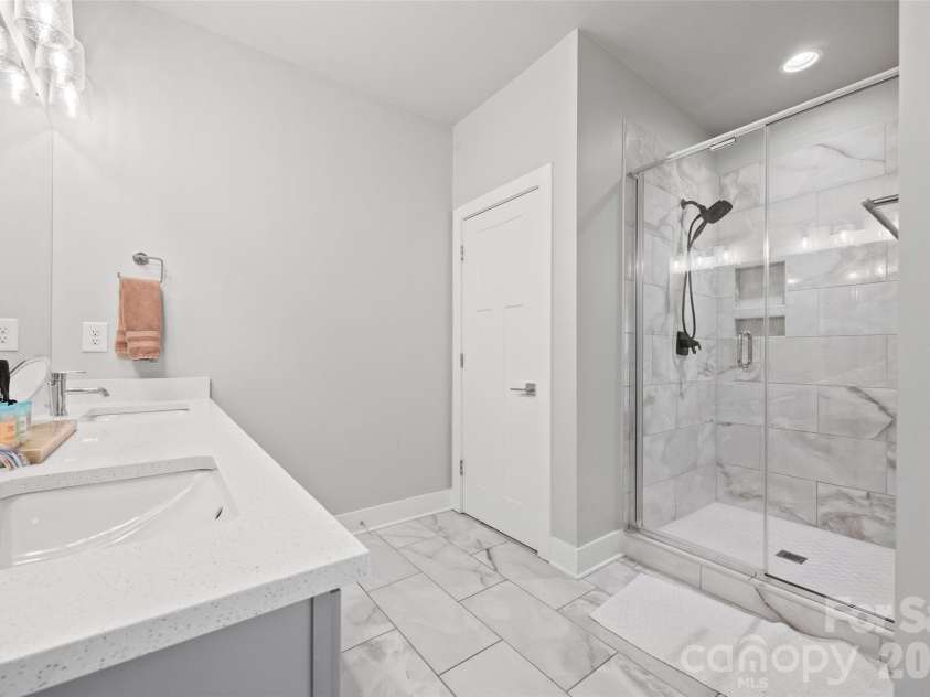 2014 Bryant Park Drive, Charlotte, NC 28208.  MLS# CAR4394219, YatesRealty ID 30996. 