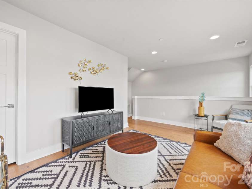 2014 Bryant Park Drive, Charlotte, NC 28208.  MLS# CAR4394219, YatesRealty ID 30996. 
