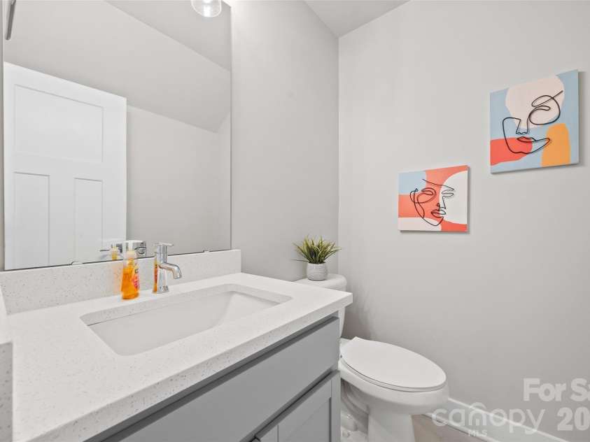 2014 Bryant Park Drive, Charlotte, NC 28208.  MLS# CAR4394219, YatesRealty ID 30996. 