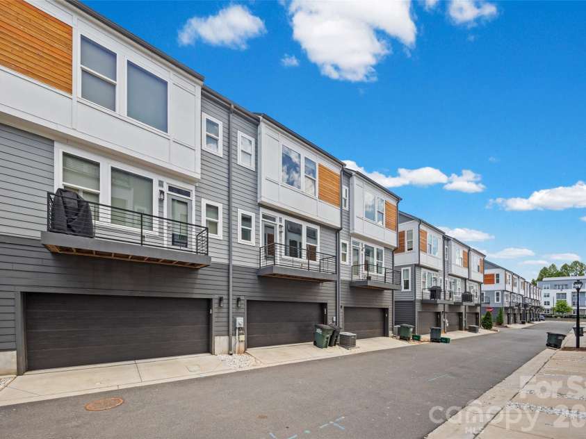 2014 Bryant Park Drive, Charlotte, NC 28208.  MLS# CAR4394219, YatesRealty ID 30996. 