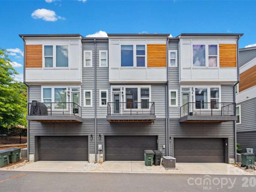 2014 Bryant Park Drive, Charlotte, NC 28208.  MLS# CAR4394219, YatesRealty ID 30996. 