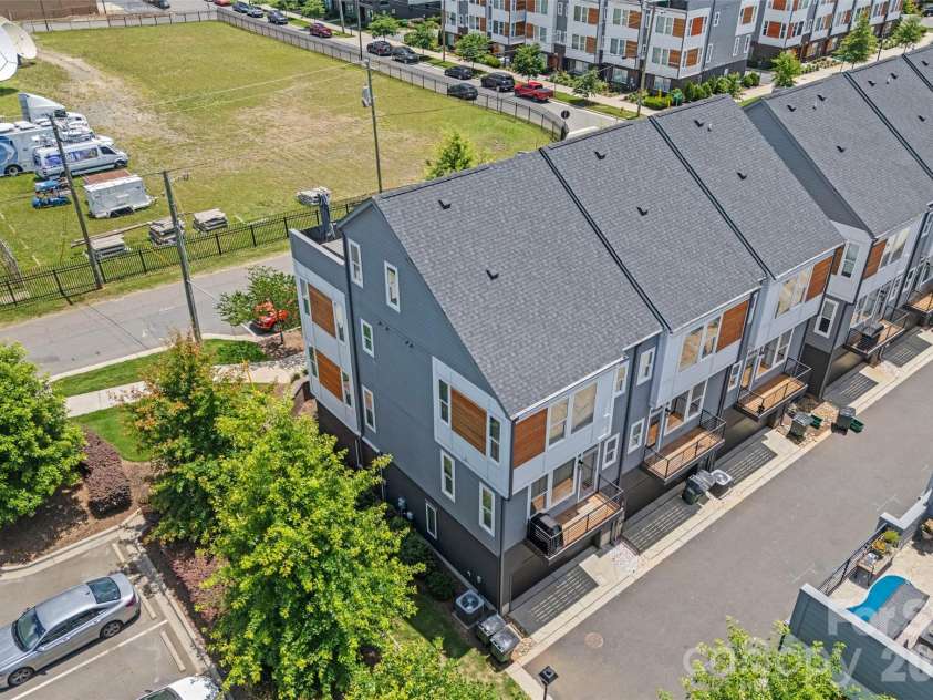 2014 Bryant Park Drive, Charlotte, NC 28208.  MLS# CAR4394219, YatesRealty ID 30996. 