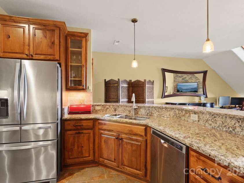 552 Penny Lane, Banner Elk, NC 28604.  MLS# CAR4290403, YatesRealty ID 30997. Kitchen