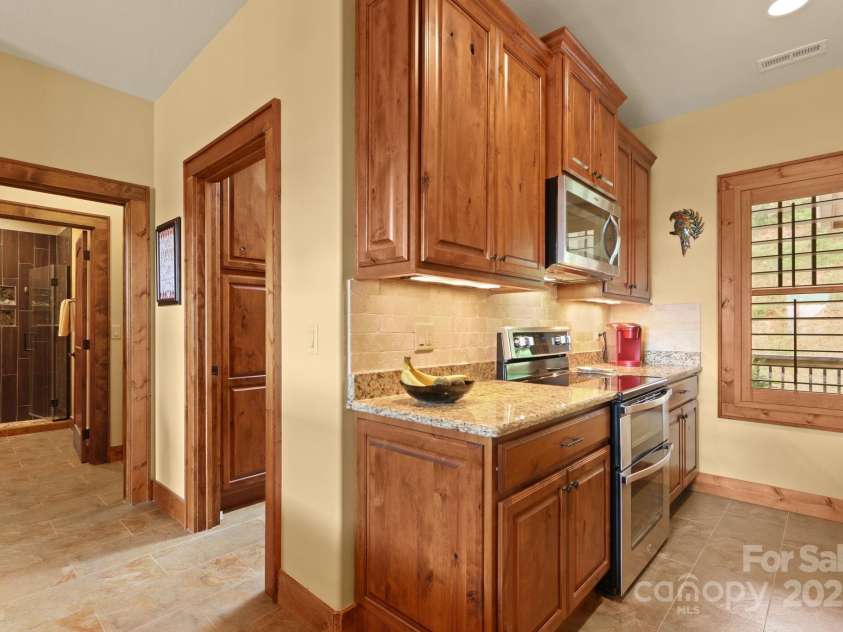 552 Penny Lane, Banner Elk, NC 28604.  MLS# CAR4290403, YatesRealty ID 30997. Kitchen