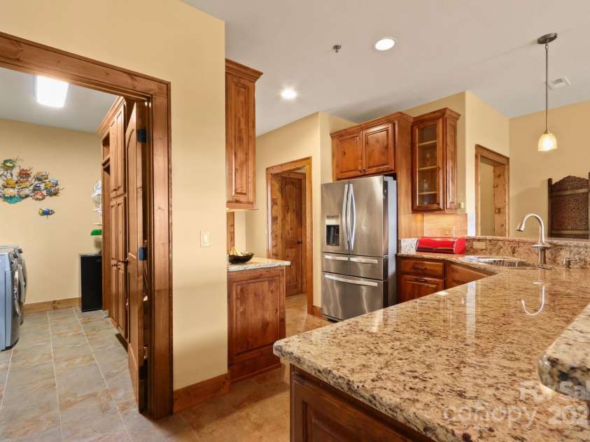 552 Penny Lane, Banner Elk, NC 28604.  MLS# CAR4290403, YatesRealty ID 30997. Kitchen