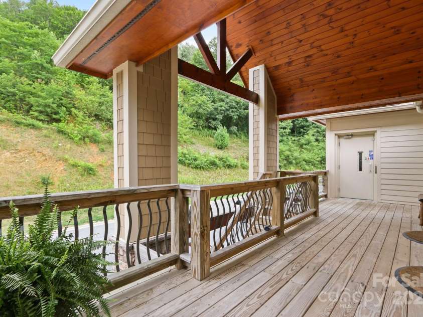 552 Penny Lane, Banner Elk, NC 28604.  MLS# CAR4290403, YatesRealty ID 30997. Leaving unit to the elevator and stairs