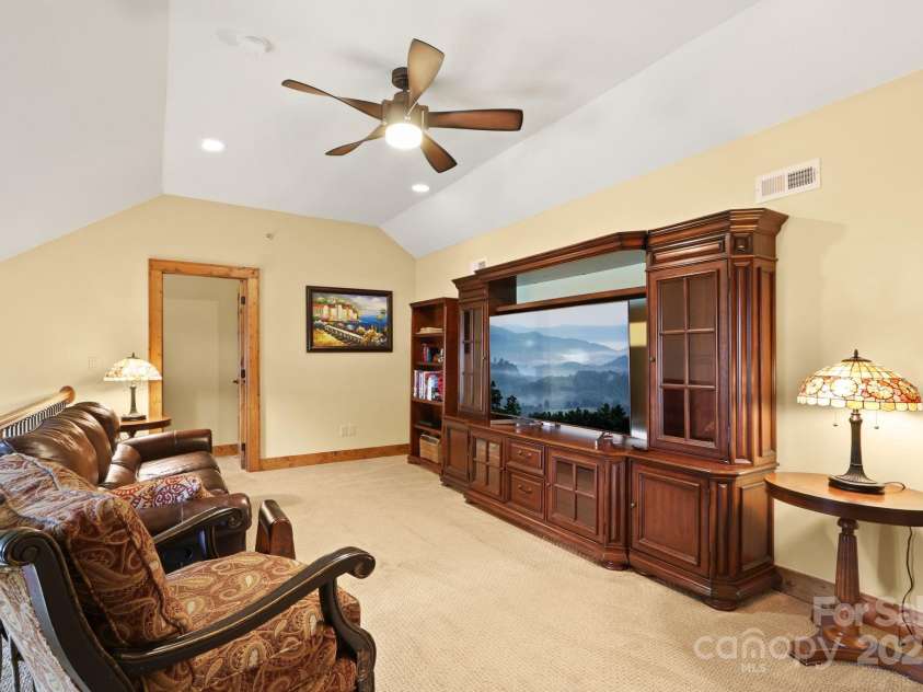 552 Penny Lane, Banner Elk, NC 28604.  MLS# CAR4290403, YatesRealty ID 30997. Loft sitting area
