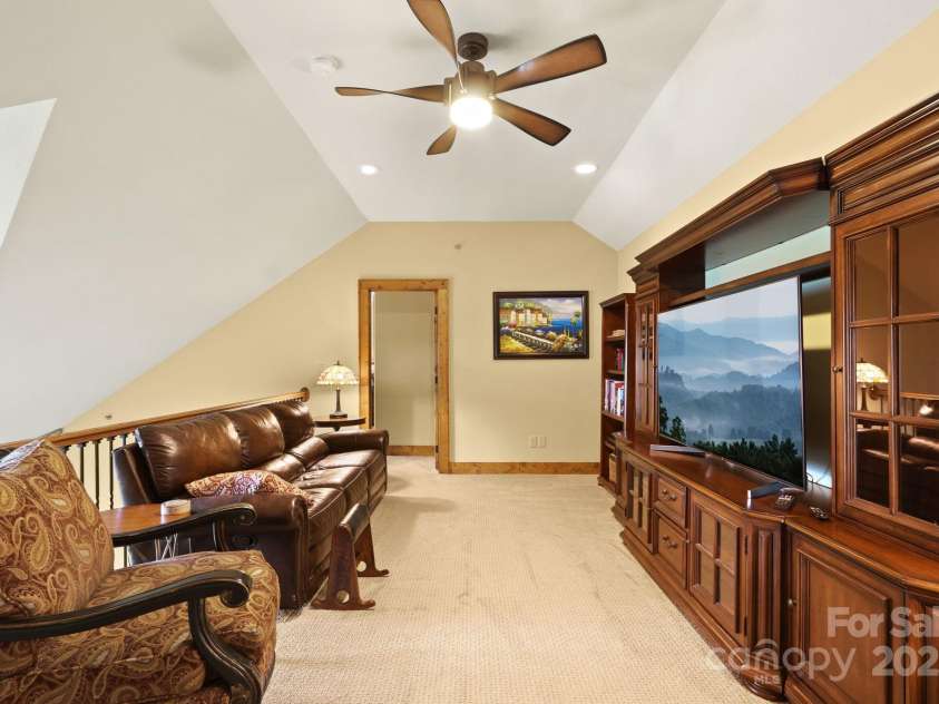 552 Penny Lane, Banner Elk, NC 28604.  MLS# CAR4290403, YatesRealty ID 30997. Loft sitting area