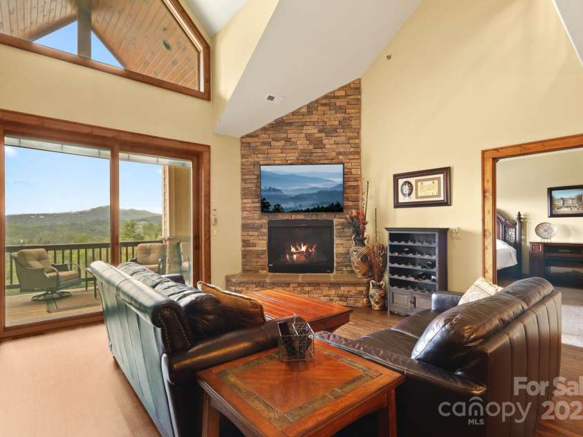 552 Penny Lane, Banner Elk, NC 28604.  MLS# CAR4290403, YatesRealty ID 30997. Relax in the great room with a VIEW!