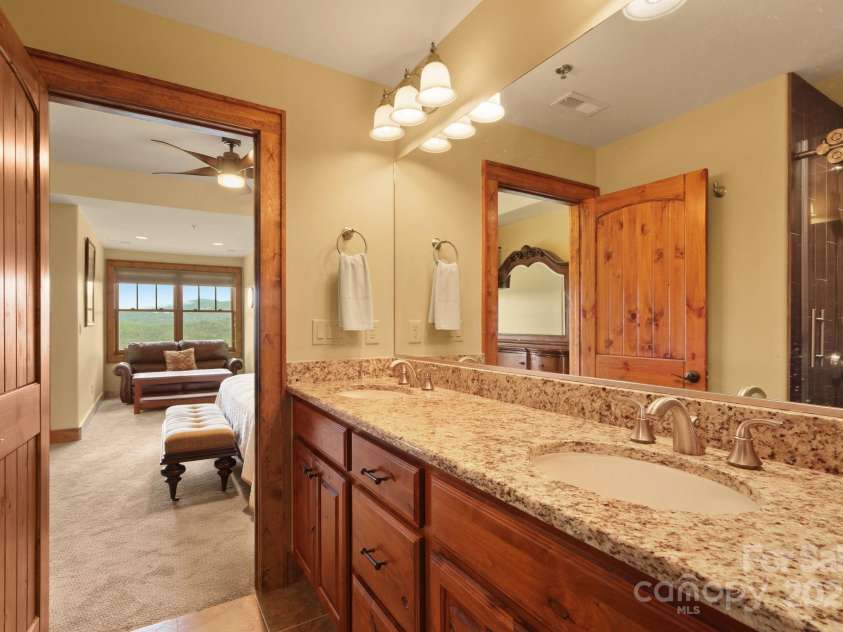 552 Penny Lane, Banner Elk, NC 28604.  MLS# CAR4290403, YatesRealty ID 30997. Upstairs bathroom