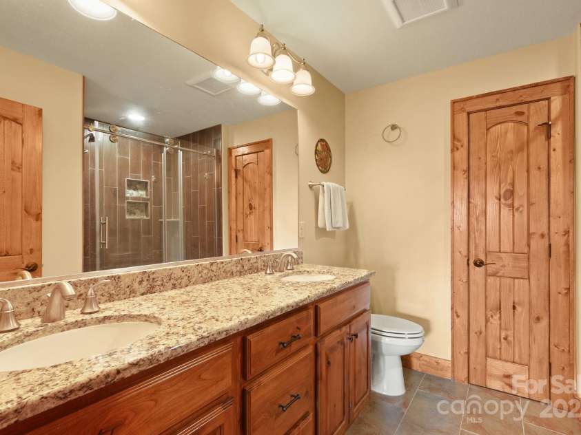 552 Penny Lane, Banner Elk, NC 28604.  MLS# CAR4290403, YatesRealty ID 30997. Upstairs bathroom