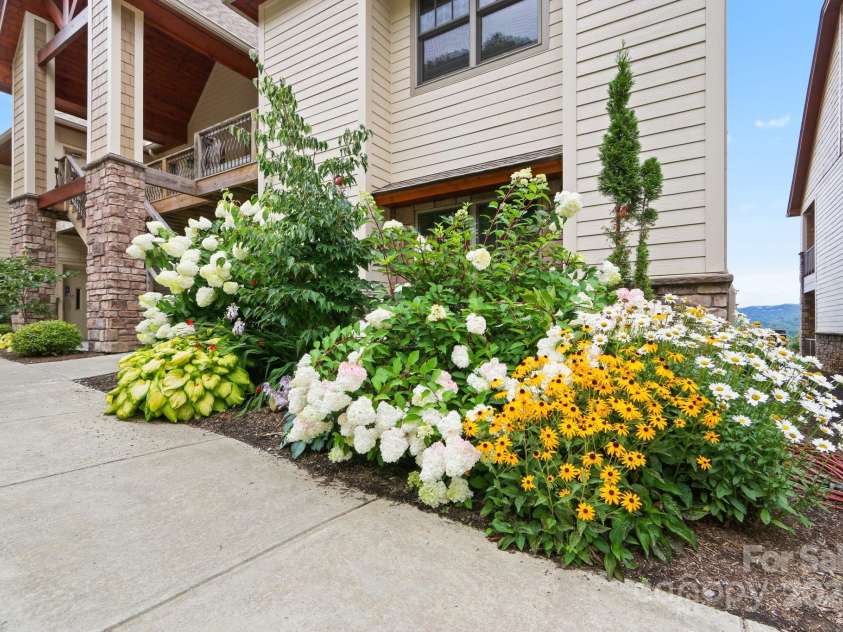 552 Penny Lane, Banner Elk, NC 28604.  MLS# CAR4290403, YatesRealty ID 30997. Welcome to the beauty of THE VISTAS!