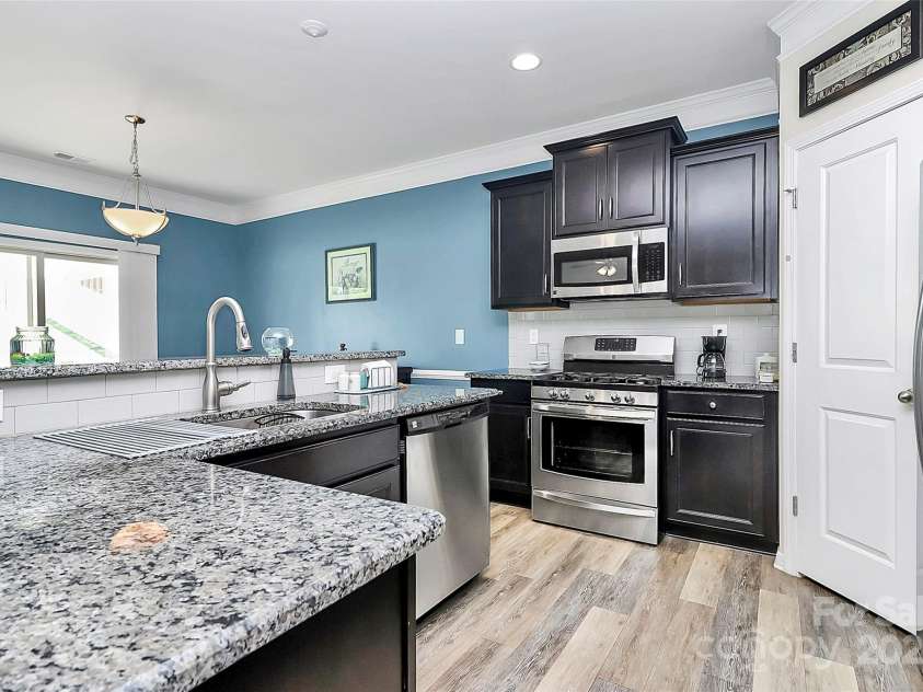 204 Kingston Drive, Mount Holly, NC 28120.  MLS# CAR4280929, YatesRealty ID 30998. 