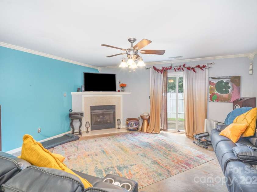 4146 Glenlea Commons Drive, Charlotte, NC 28216.  MLS# CAR4290193, YatesRealty ID 30999. 