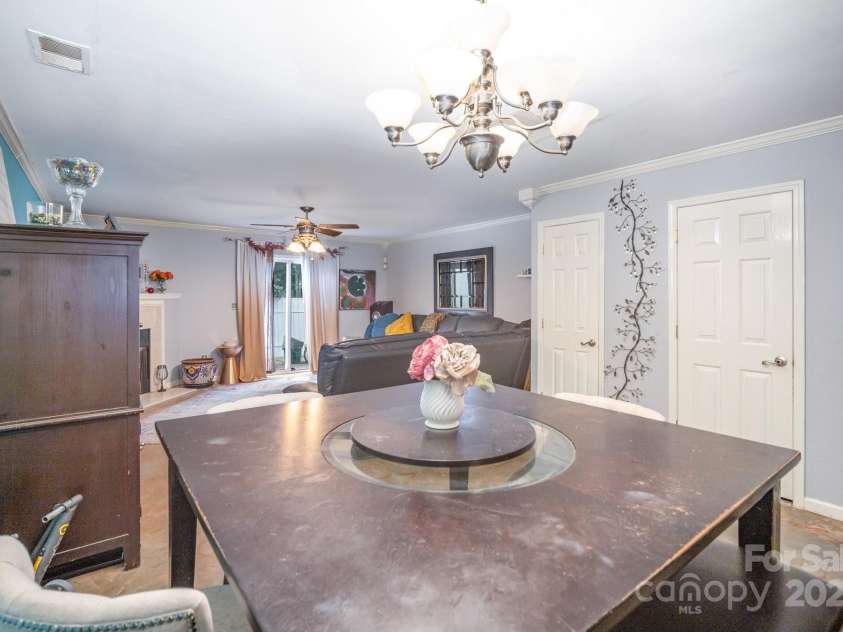 4146 Glenlea Commons Drive, Charlotte, NC 28216.  MLS# CAR4290193, YatesRealty ID 30999. 