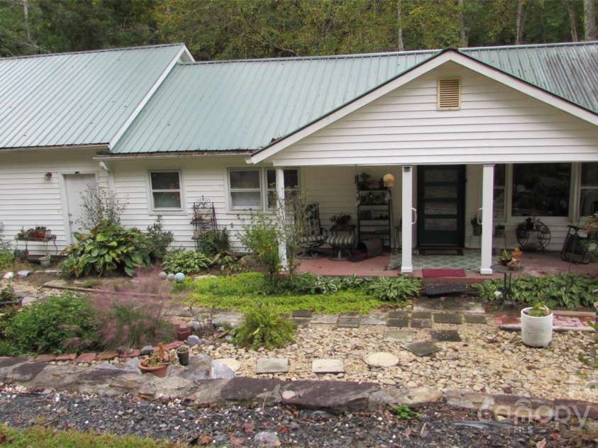 524 Clear Creek Road, Burnsville, NC 28714.  MLS# CAR4306870, YatesRealty ID 31. 